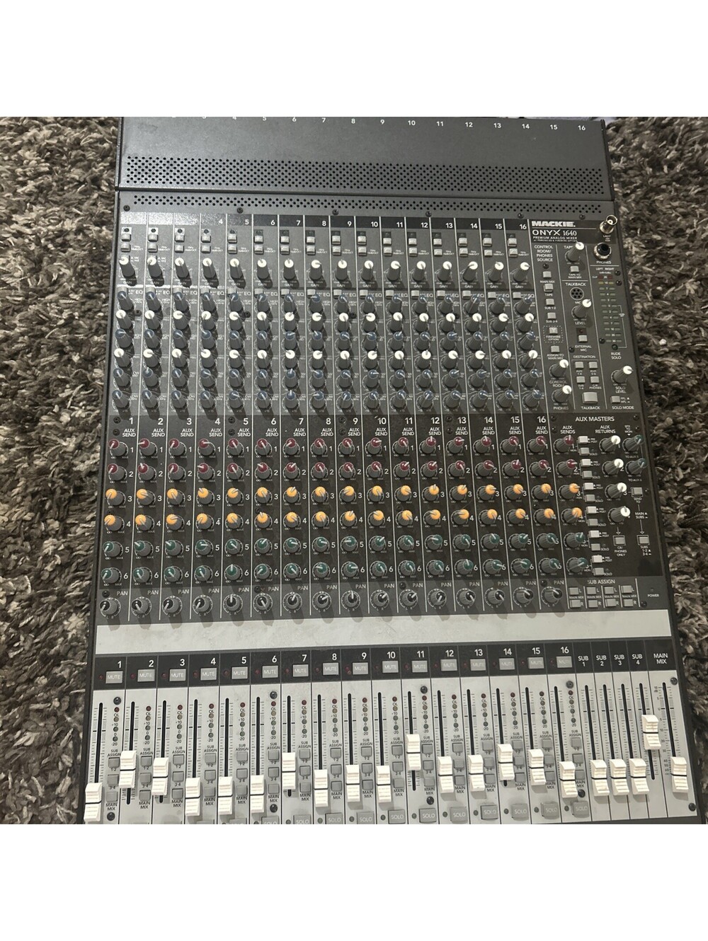 Mackie Onyx 1640 16 Channel  Analog Recording Mixer [COPY]